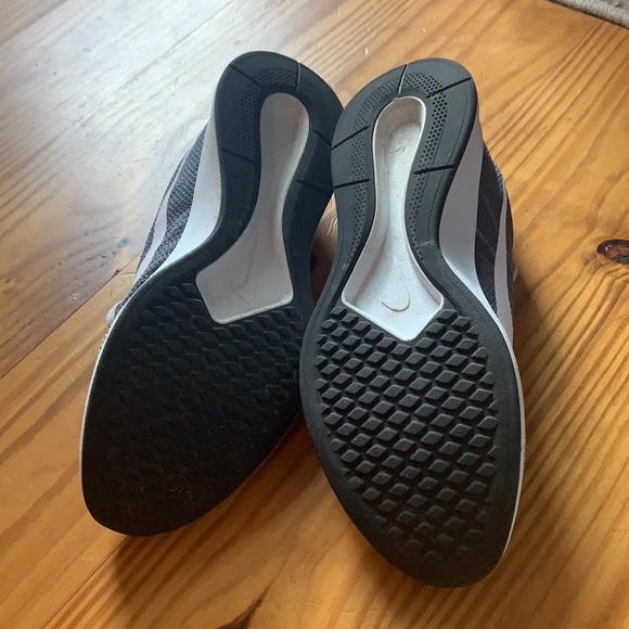 Women’s Nike sneakers Size 9 - Picture 6 of 12